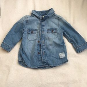 🌵H&M denim long sleeve button up shirt.